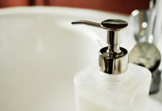 Jak usunąć osad z mydła. Domowe sposoby