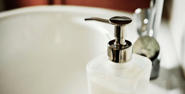 Jak usunąć osad z mydła. Domowe sposoby